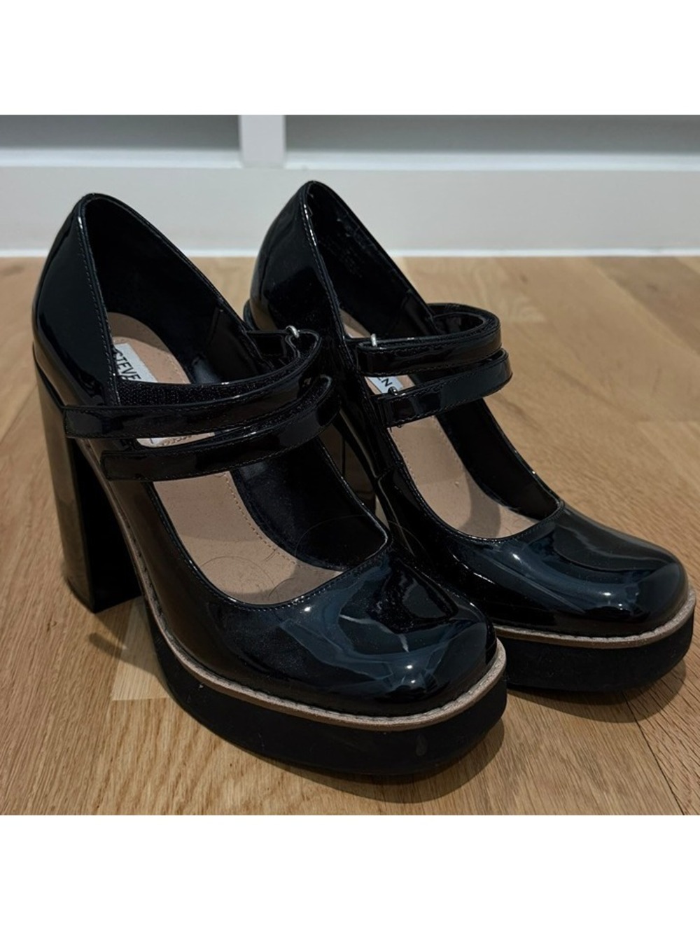 steve madden black patent platform mary jane heels size 7.5